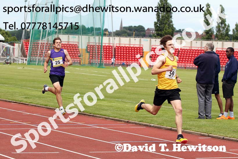 Boys 300 metres, Northern Inter-County Schools, Gateshead International Stadum. Photo: David T. Hewitson/Sports for All Pics
